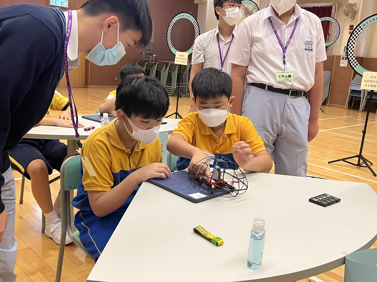 202207251636277712-2062444602 新生命教育協會平安福音中學—無人機編程障礙物體驗日