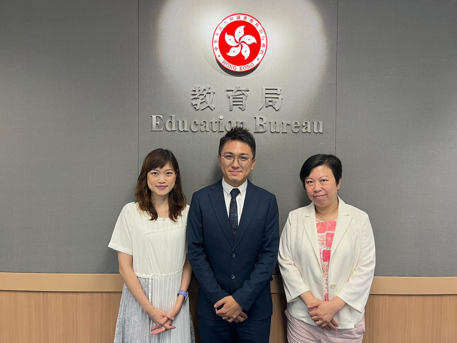 英文科許硯傑主任(中)